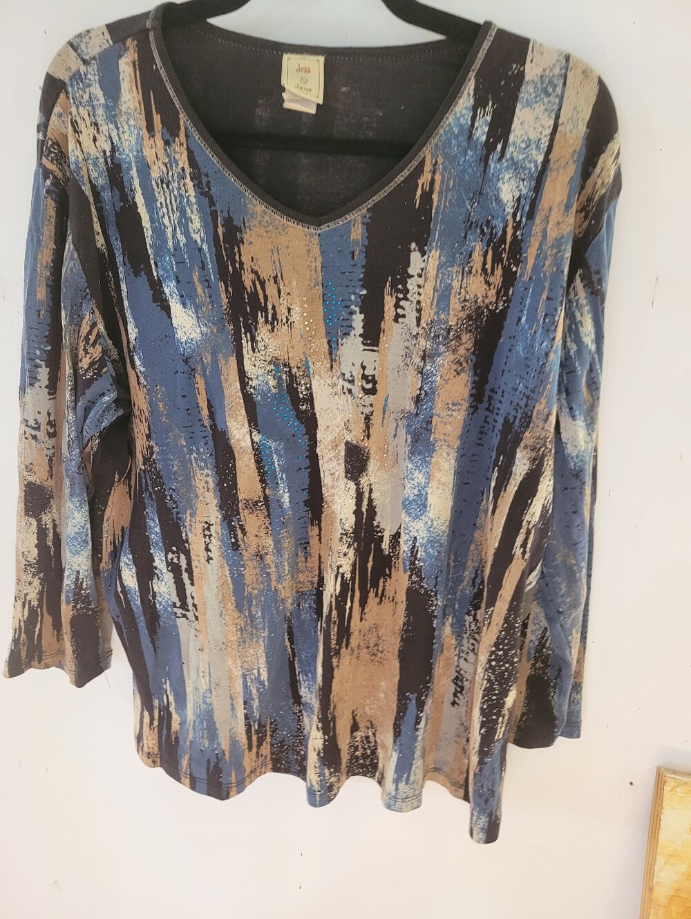 Jess & Jane 1X Multicolor V-Neck Long Sleeve Top - Blue & Tan Abstract Print
